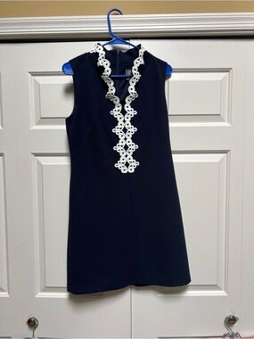 Vince Camuto Navy Mini Dress with White Floral Applique.   NWT. Size 8